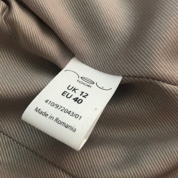 Pinstripe suit - Picture 6 of 7